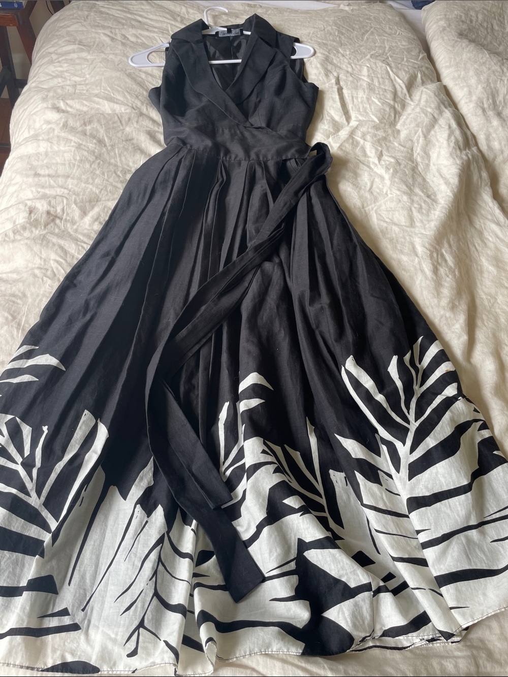 Jones New York Black Sleeveless Wrap Maxi Dress with White Leaf Hem